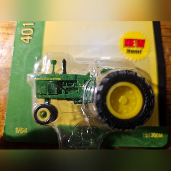 John Deere 4010 Tractor Diecast Collectible. - Picture 2 of 7